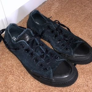 Black converse low top